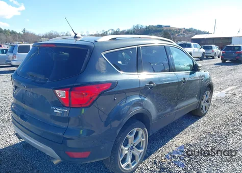 2019 Ford Escape Titanium z USA, uszkodzony, nr VIN 1FMCU9J98KUB43417
